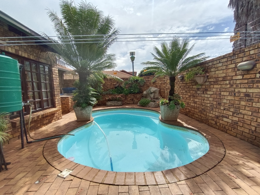 3 Bedroom Property for Sale in Clubview Gauteng