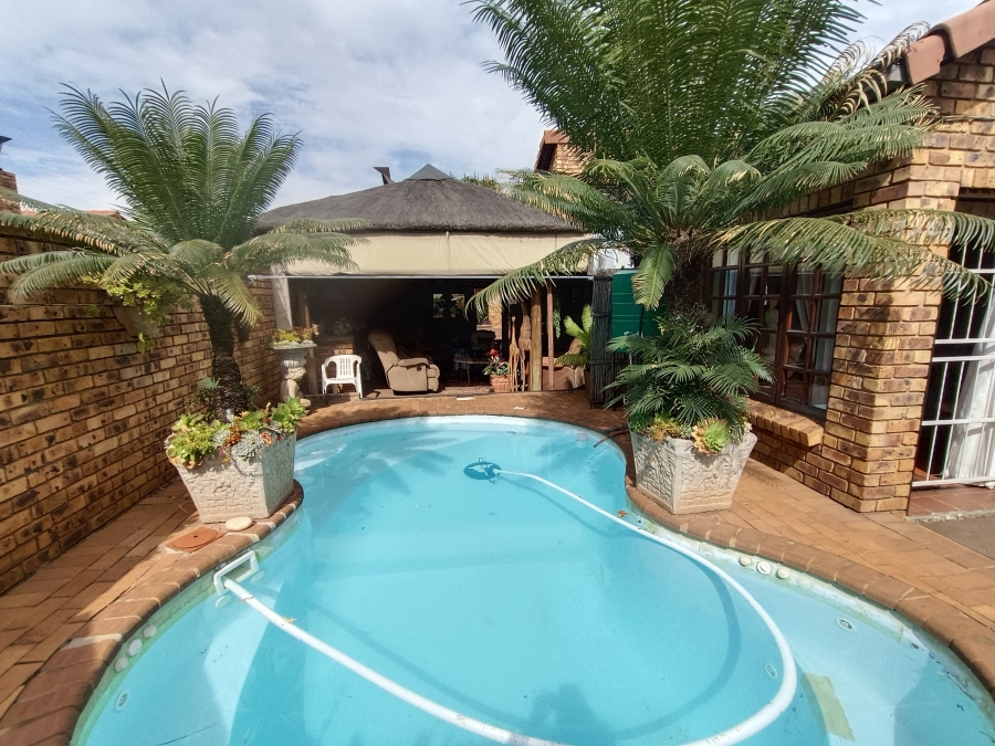 3 Bedroom Property for Sale in Clubview Gauteng