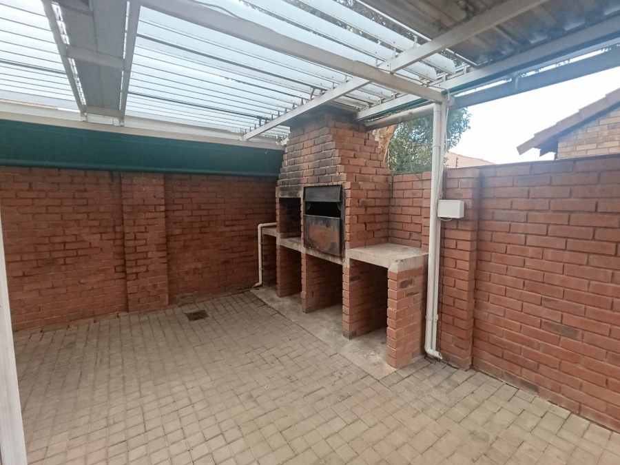 3 Bedroom Property for Sale in New Redruth Gauteng