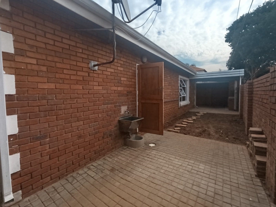 3 Bedroom Property for Sale in New Redruth Gauteng
