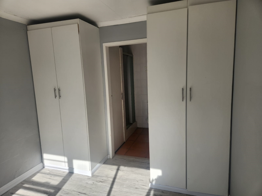To Let 1 Bedroom Property for Rent in Blairgowrie Gauteng