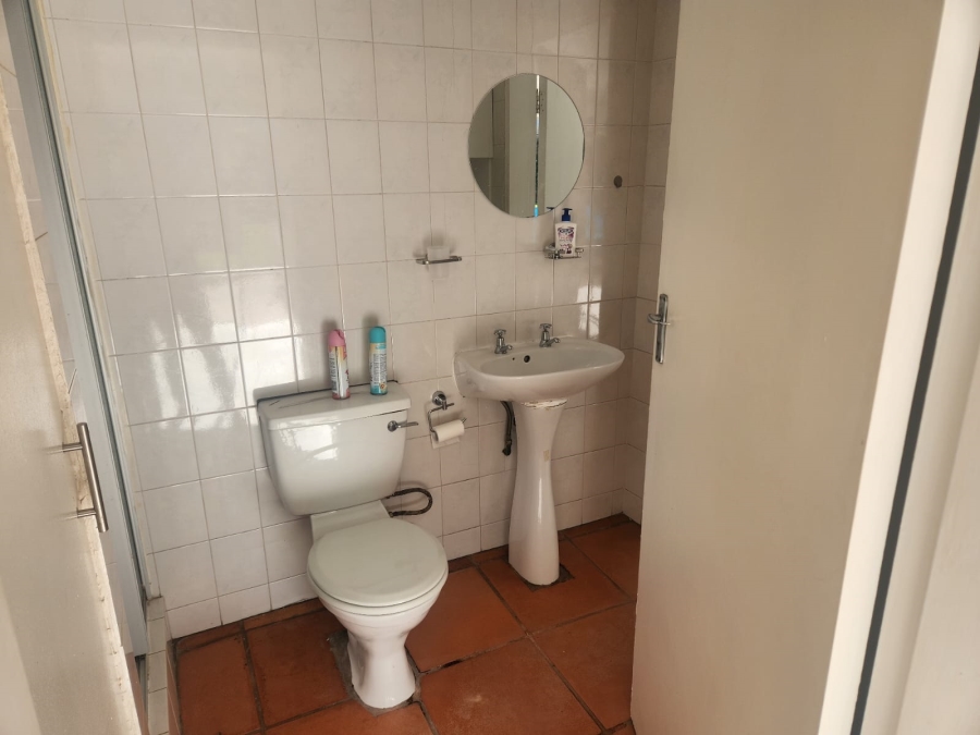 To Let 1 Bedroom Property for Rent in Blairgowrie Gauteng
