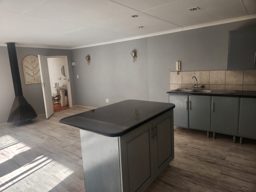 To Let 1 Bedroom Property for Rent in Blairgowrie Gauteng