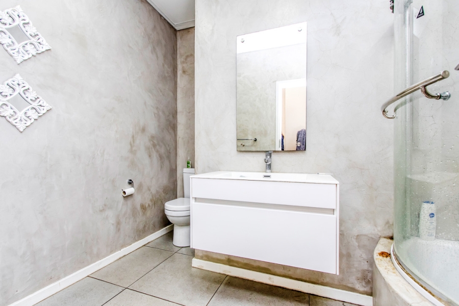 1 Bedroom Property for Sale in Linden Gauteng