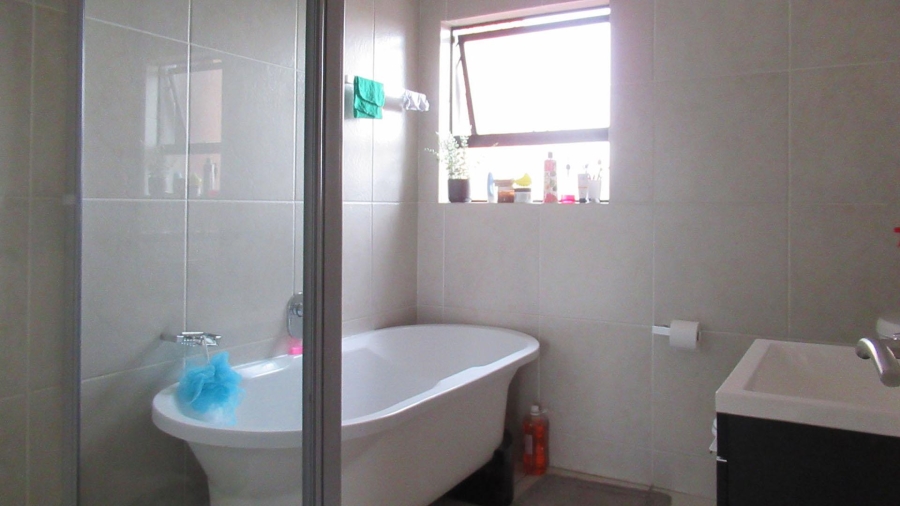 2 Bedroom Property for Sale in Oakdene Gauteng