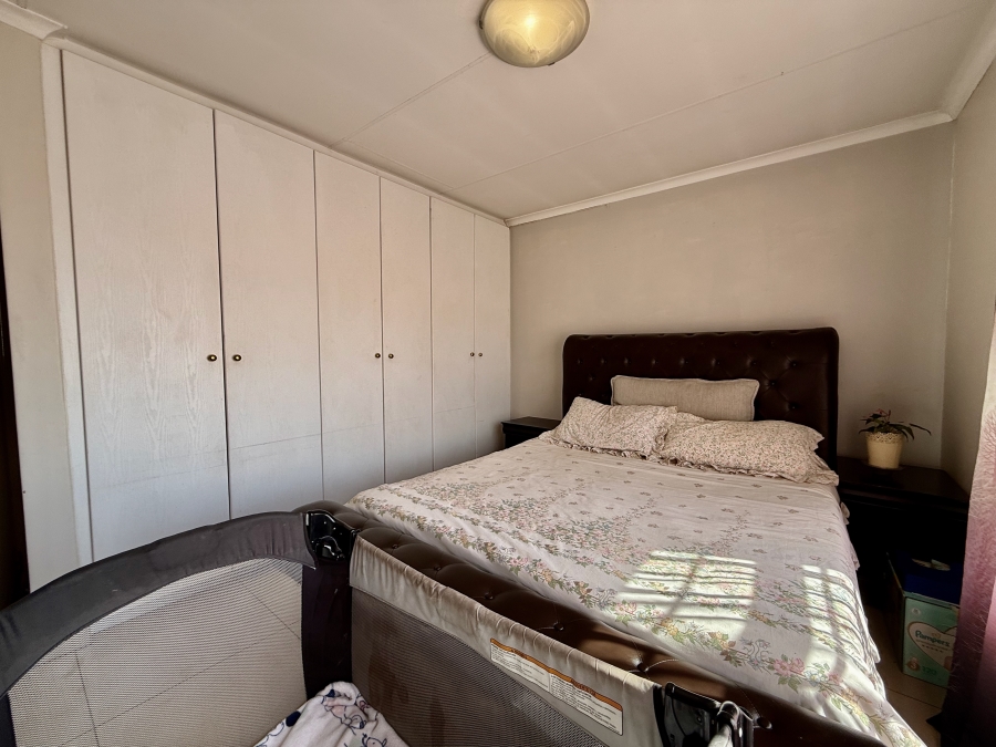 To Let 2 Bedroom Property for Rent in Leeuwenhof Estate Gauteng