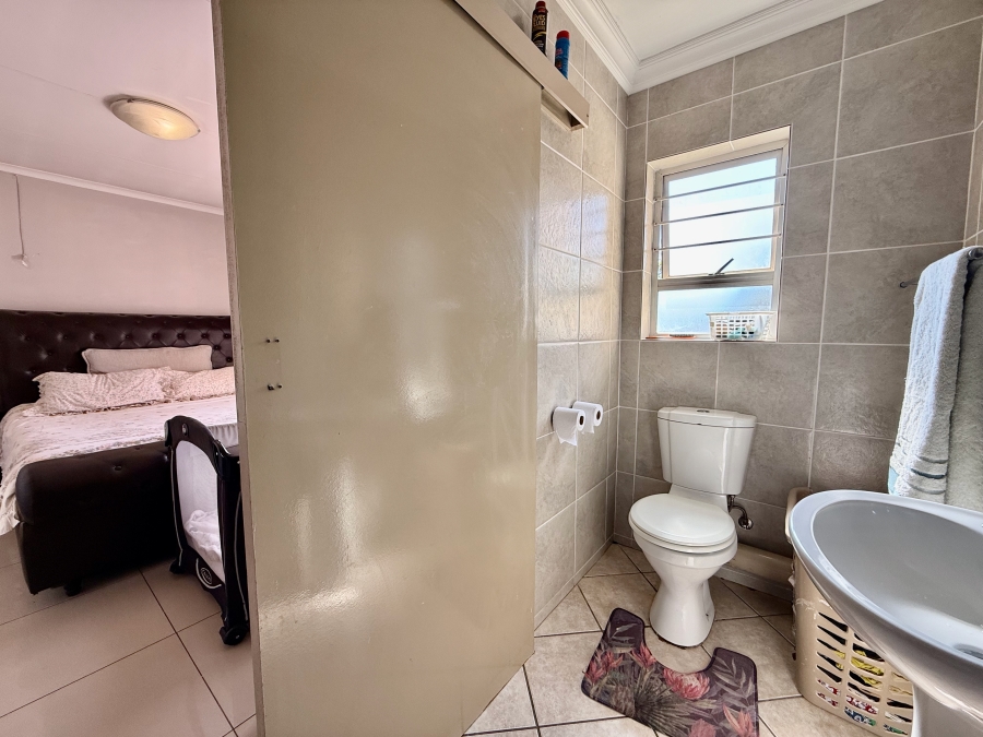 To Let 2 Bedroom Property for Rent in Leeuwenhof Estate Gauteng