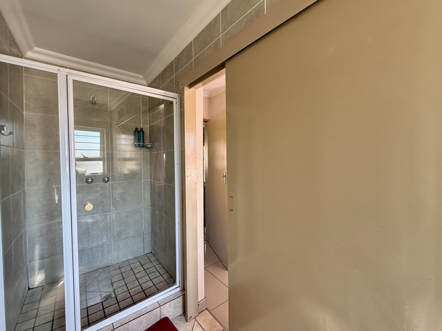 To Let 2 Bedroom Property for Rent in Leeuwenhof Estate Gauteng