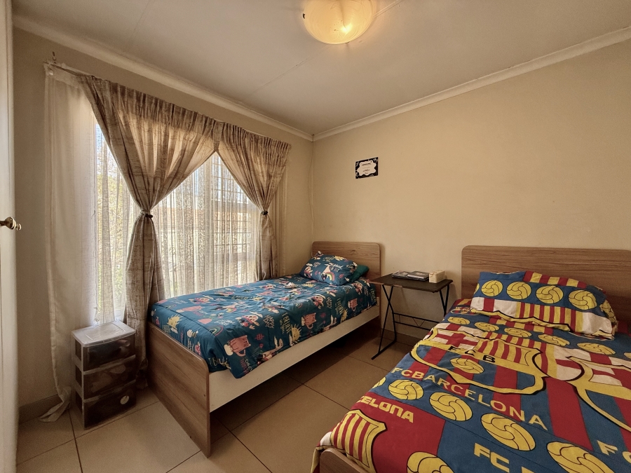 To Let 2 Bedroom Property for Rent in Leeuwenhof Estate Gauteng