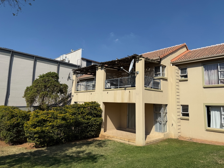To Let 2 Bedroom Property for Rent in Leeuwenhof Estate Gauteng