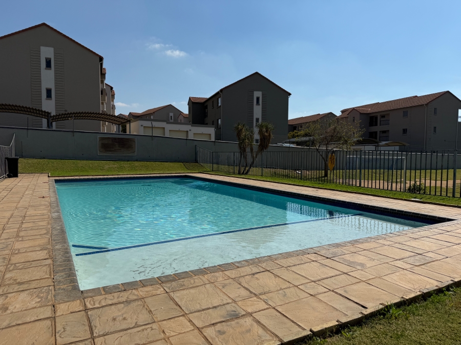 To Let 2 Bedroom Property for Rent in Leeuwenhof Estate Gauteng