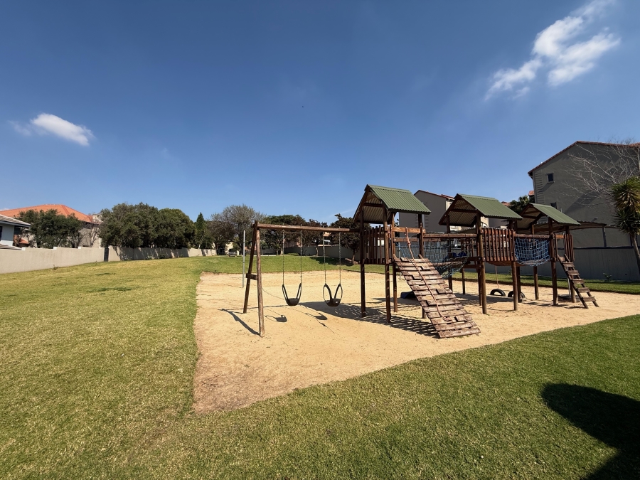 To Let 2 Bedroom Property for Rent in Leeuwenhof Estate Gauteng