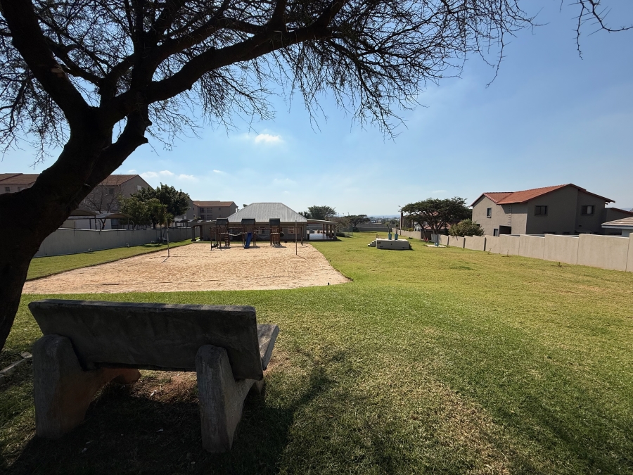 To Let 2 Bedroom Property for Rent in Leeuwenhof Estate Gauteng