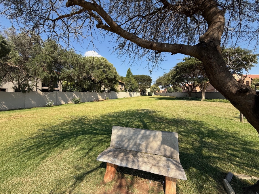 To Let 2 Bedroom Property for Rent in Leeuwenhof Estate Gauteng