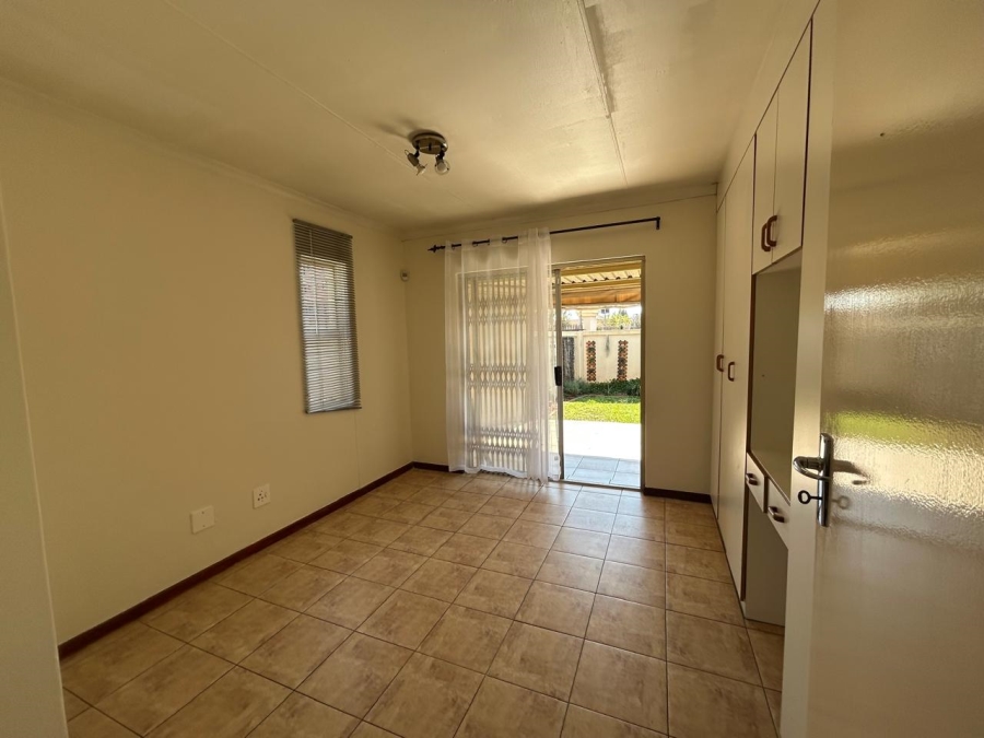 2 Bedroom Property for Sale in La Montagne Gauteng