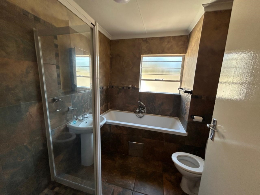 2 Bedroom Property for Sale in La Montagne Gauteng
