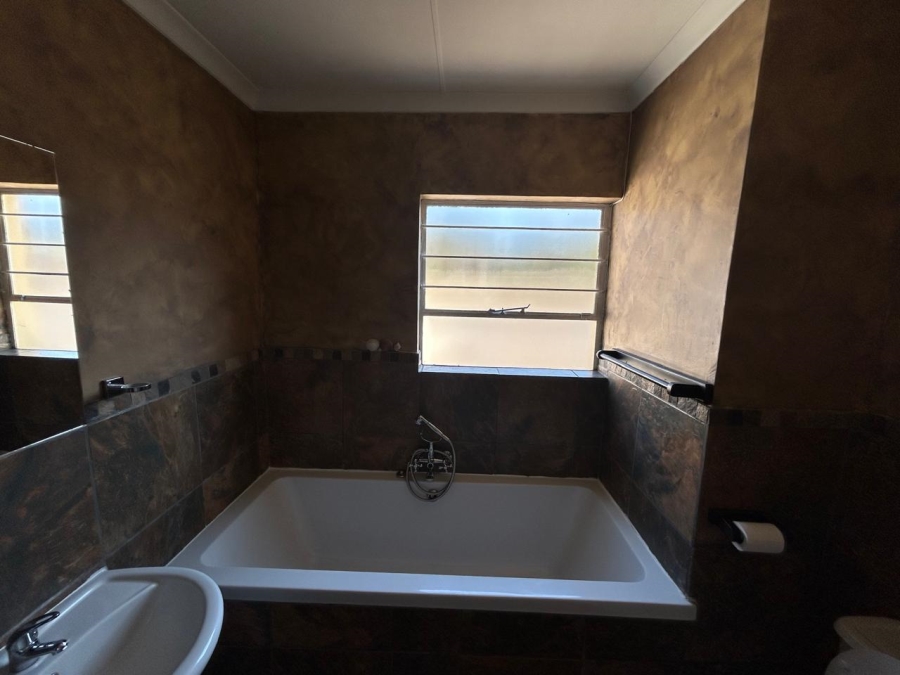 2 Bedroom Property for Sale in La Montagne Gauteng