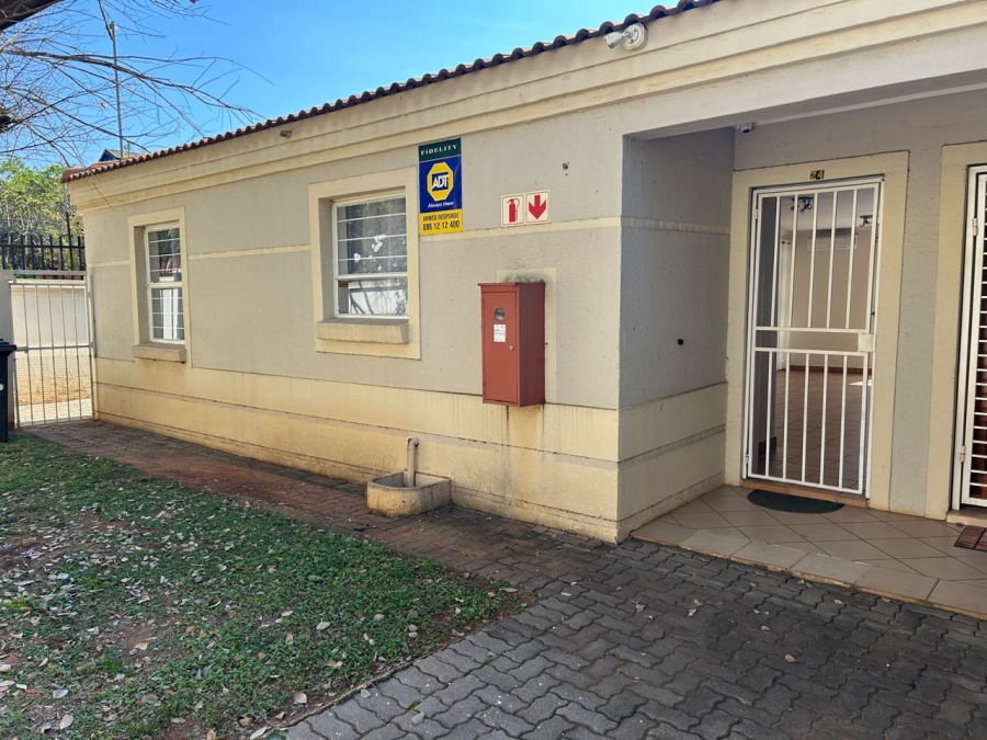 2 Bedroom Property for Sale in La Montagne Gauteng