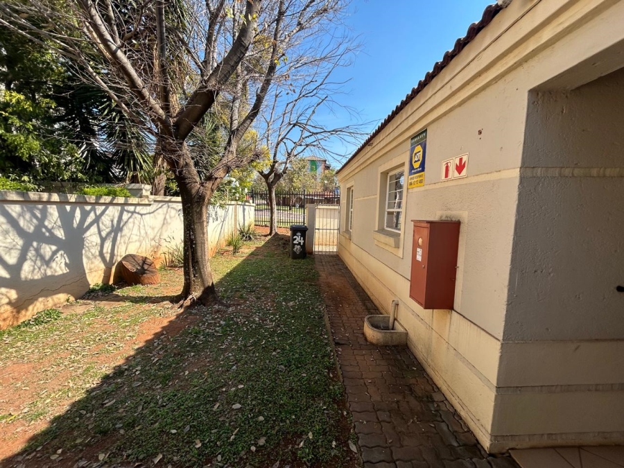 2 Bedroom Property for Sale in La Montagne Gauteng