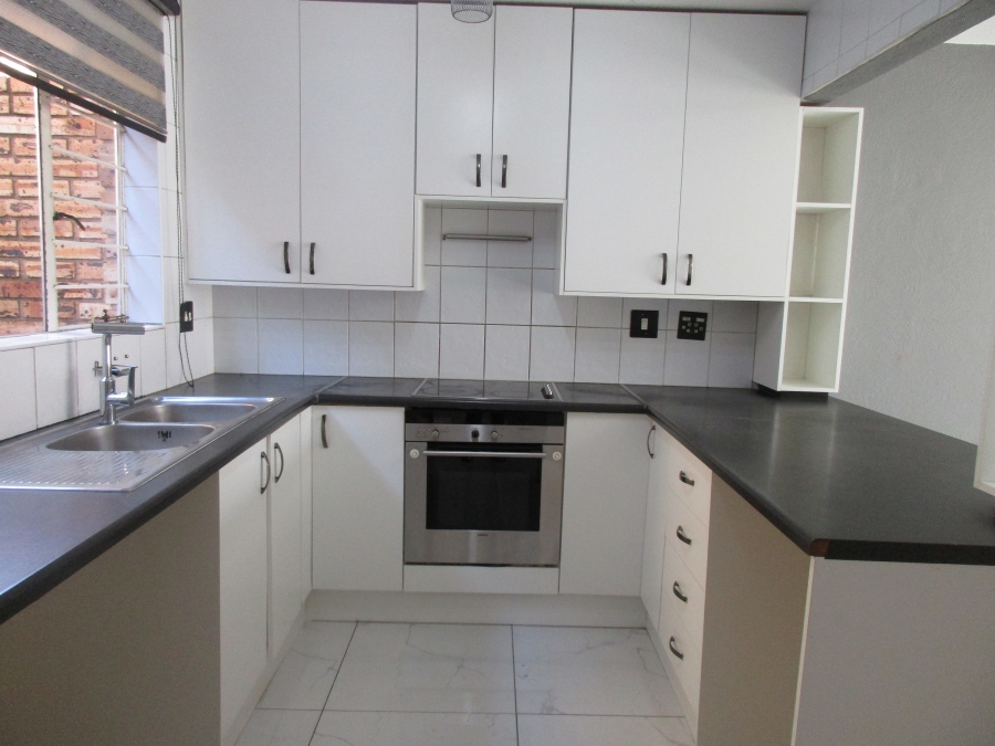 To Let 2 Bedroom Property for Rent in Sundowner Gauteng