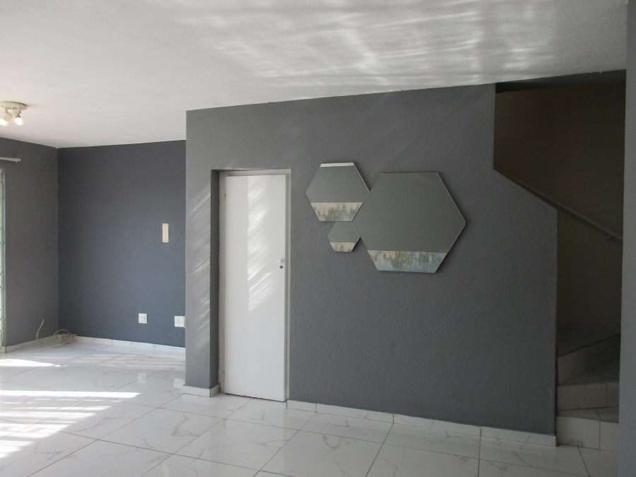 To Let 2 Bedroom Property for Rent in Sundowner Gauteng