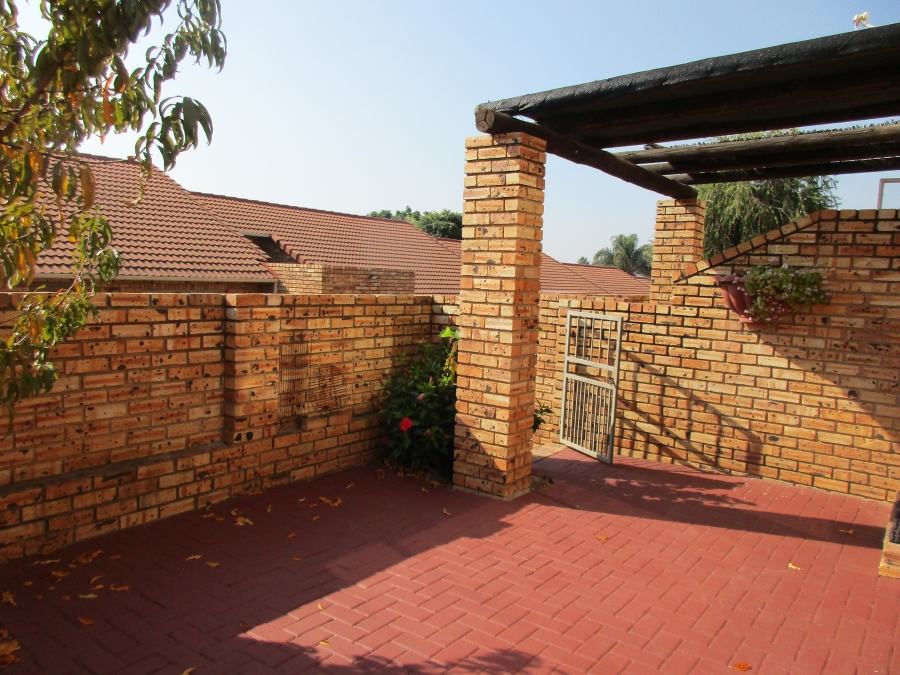 To Let 2 Bedroom Property for Rent in Sundowner Gauteng