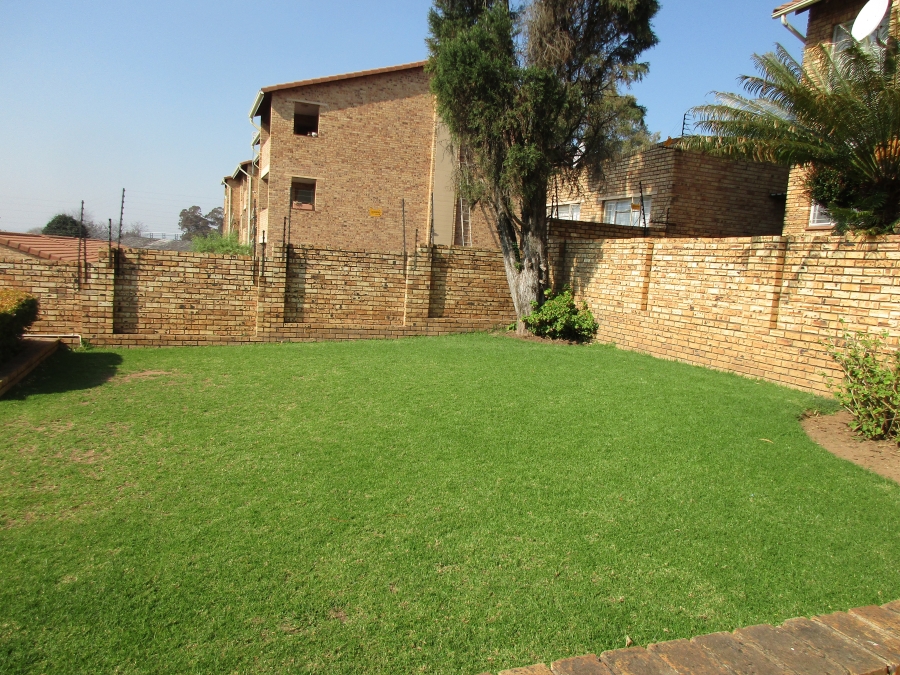 To Let 2 Bedroom Property for Rent in Sundowner Gauteng