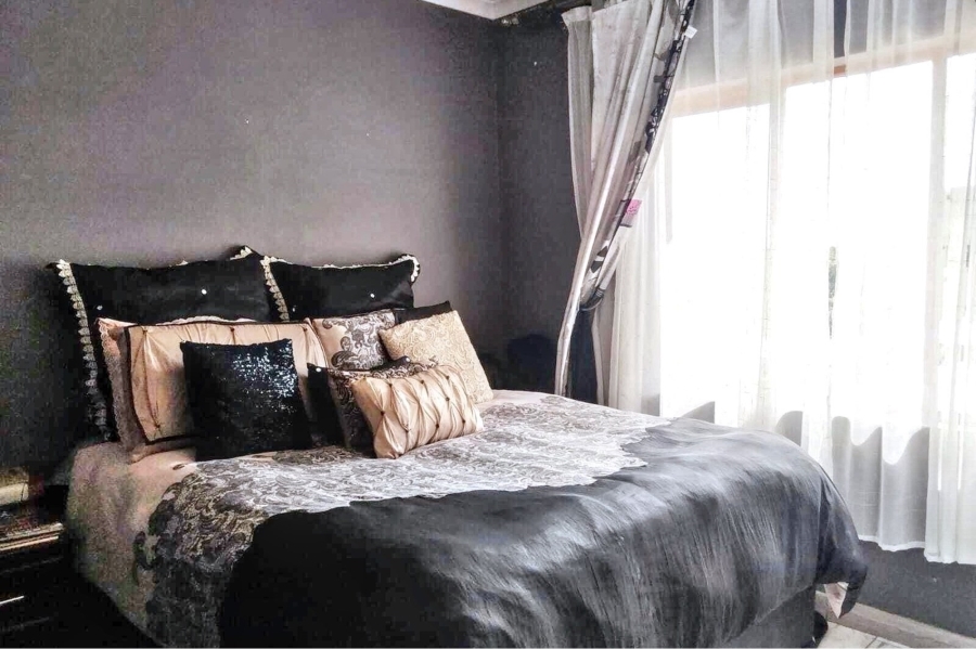 2 Bedroom Property for Sale in Vorna Valley Gauteng