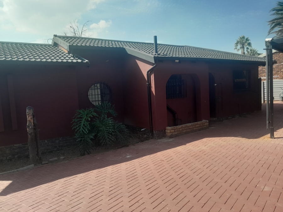 To Let 3 Bedroom Property for Rent in Elandspark Gauteng