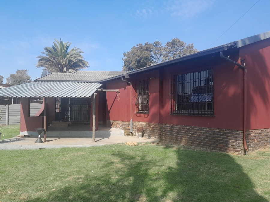 To Let 3 Bedroom Property for Rent in Elandspark Gauteng