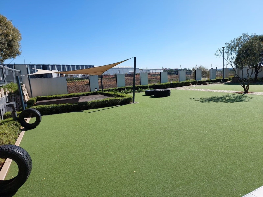 To Let 1 Bedroom Property for Rent in Modderfontein Gauteng