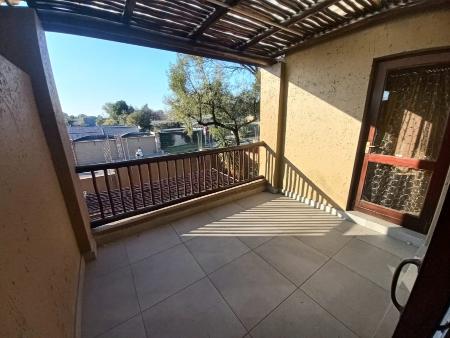2 Bedroom Property for Sale in Sunninghill Gauteng