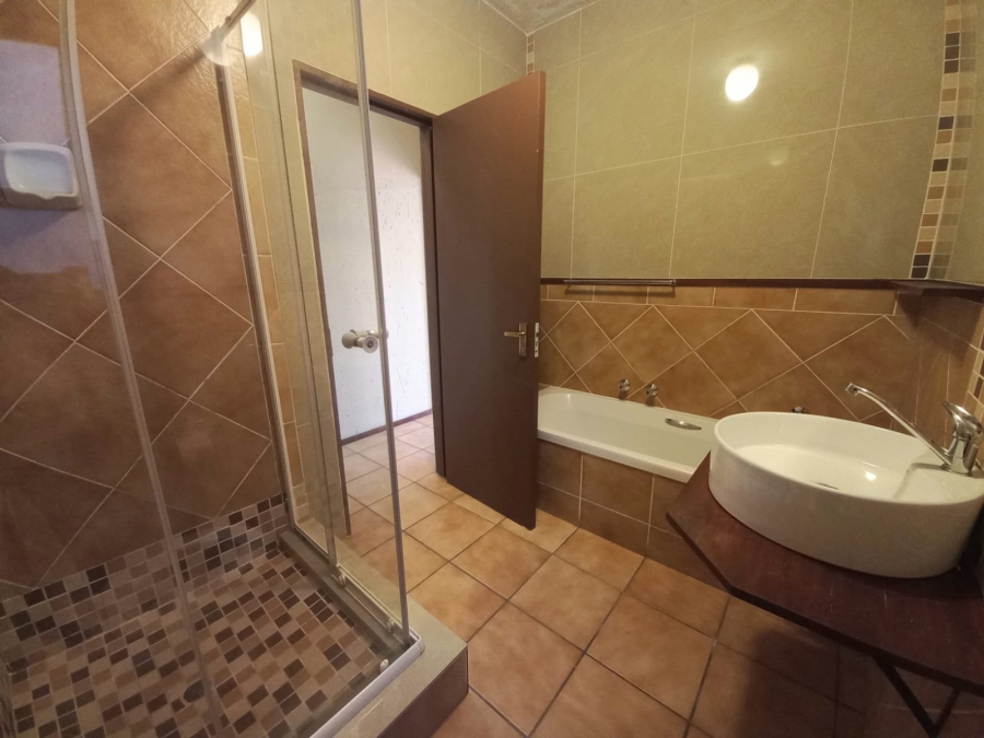 2 Bedroom Property for Sale in Sunninghill Gauteng