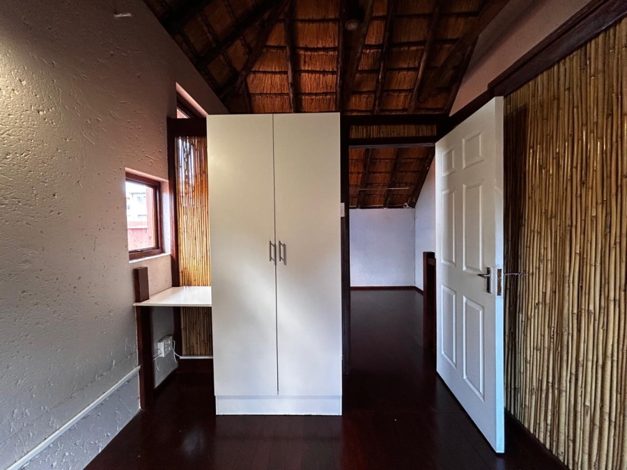 2 Bedroom Property for Sale in Sunninghill Gauteng