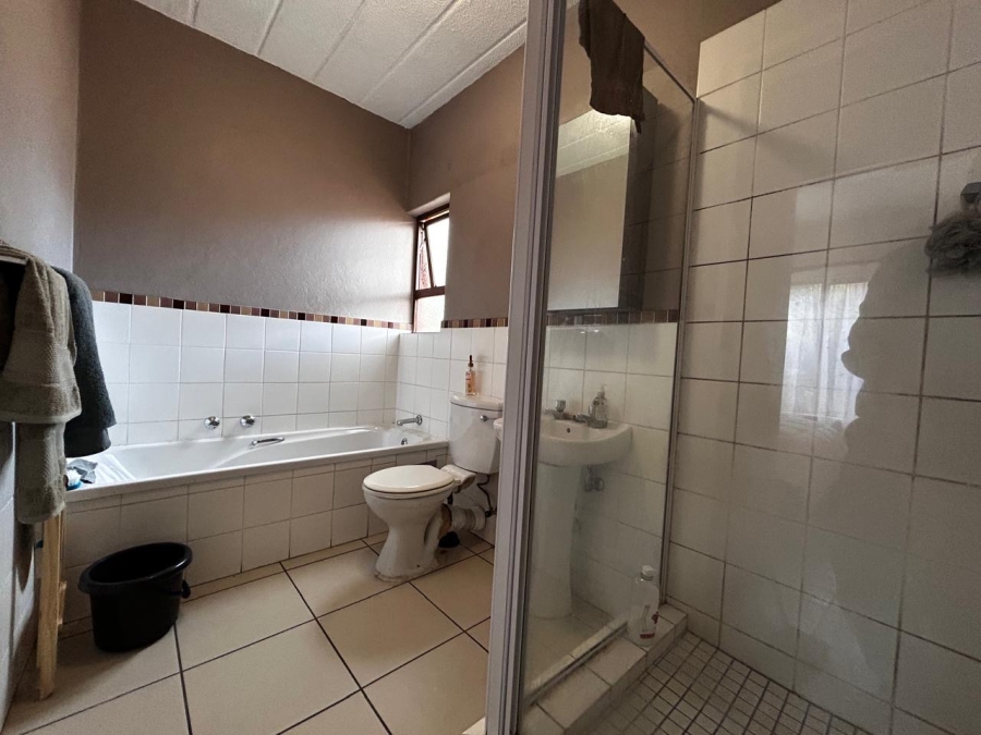 2 Bedroom Property for Sale in Sunninghill Gauteng
