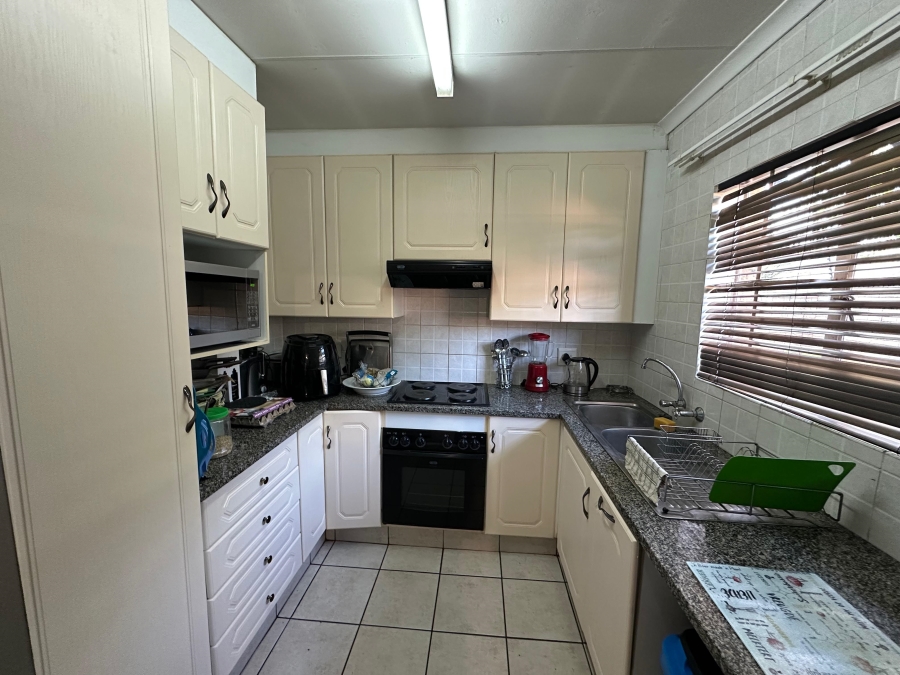 2 Bedroom Property for Sale in Annlin Gauteng
