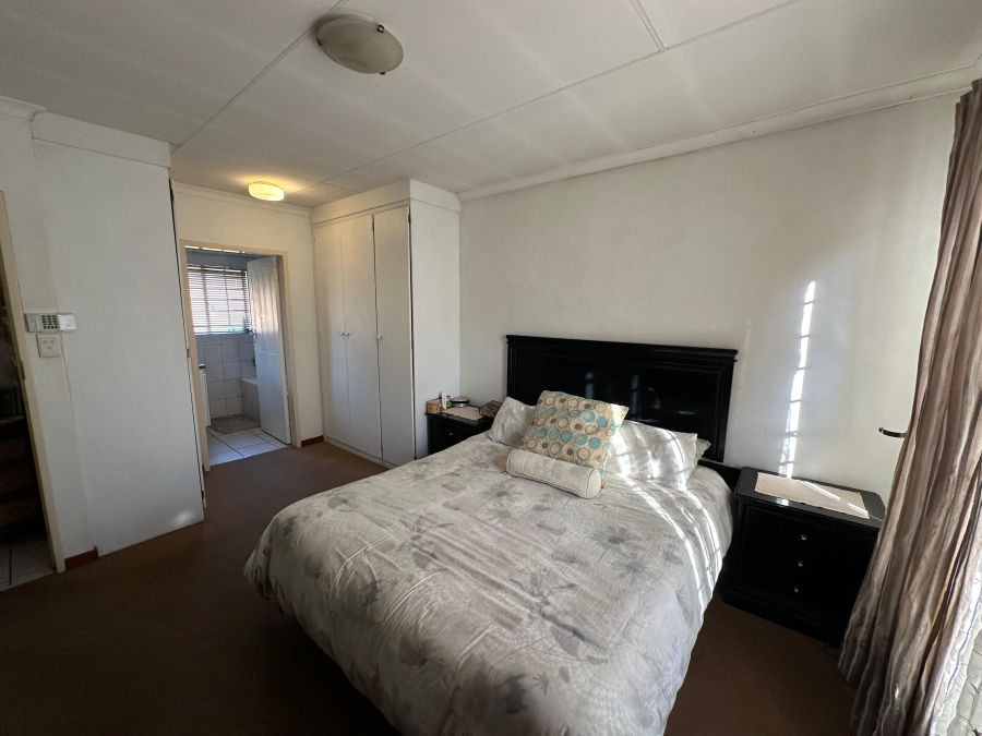 2 Bedroom Property for Sale in Annlin Gauteng