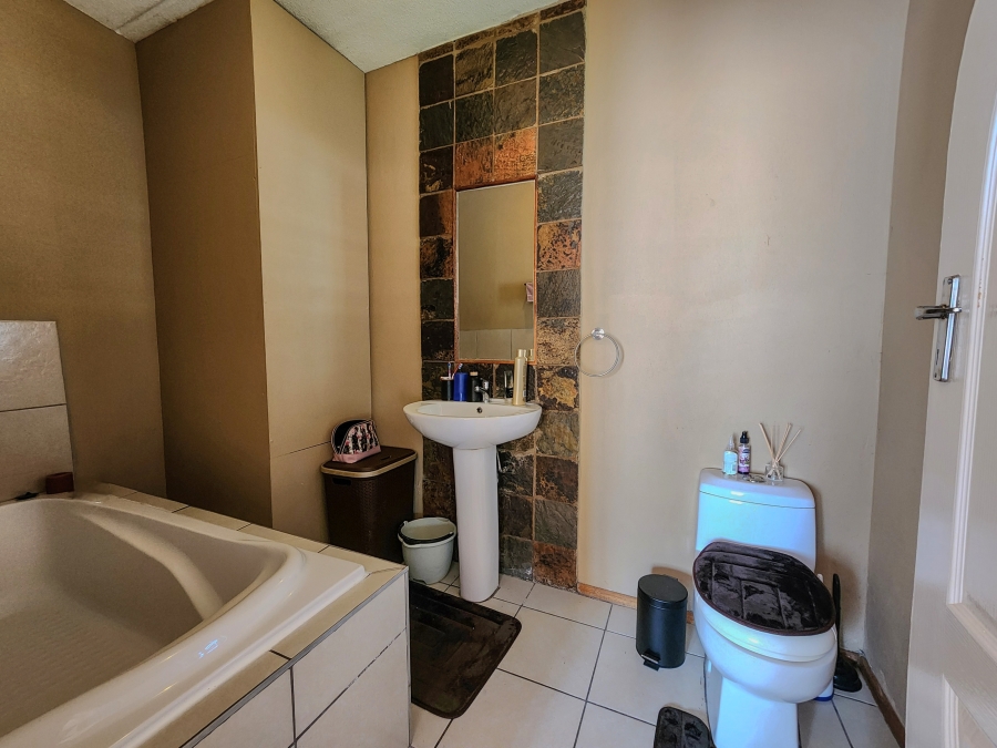 2 Bedroom Property for Sale in Honeydew Grove Gauteng