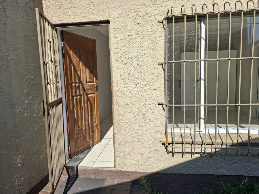 To Let 3 Bedroom Property for Rent in Edenvale Central Gauteng