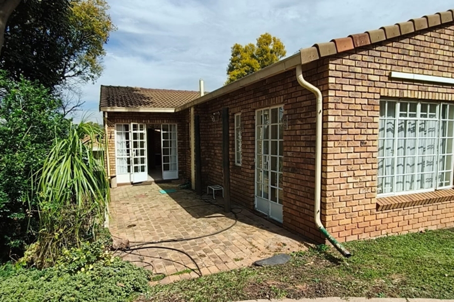1 Bedroom Property for Sale in Brummeria Gauteng
