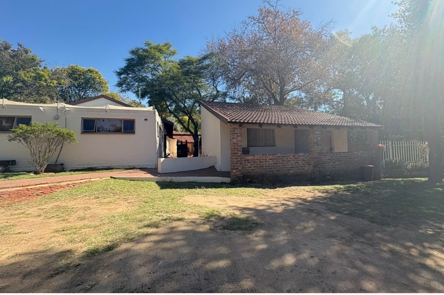 16 Bedroom Property for Sale in Magaliessig Gauteng