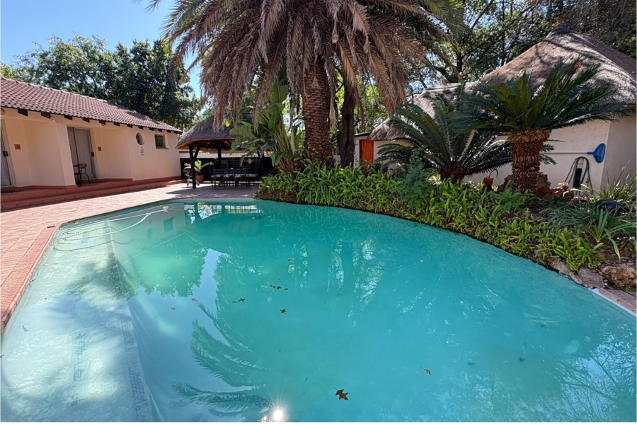 16 Bedroom Property for Sale in Magaliessig Gauteng