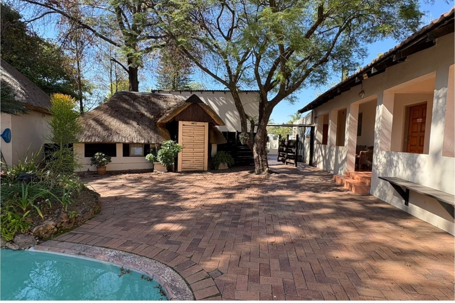 16 Bedroom Property for Sale in Magaliessig Gauteng