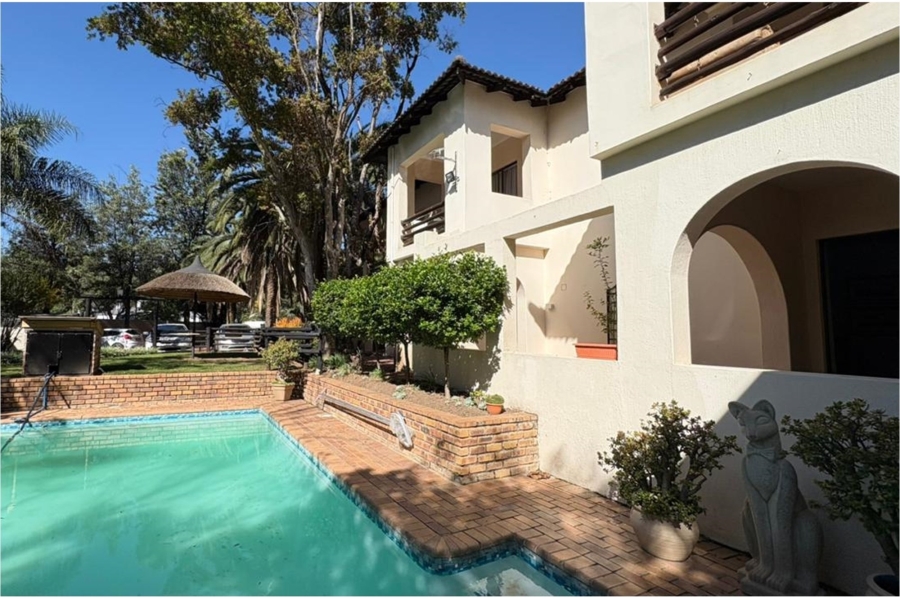 16 Bedroom Property for Sale in Magaliessig Gauteng