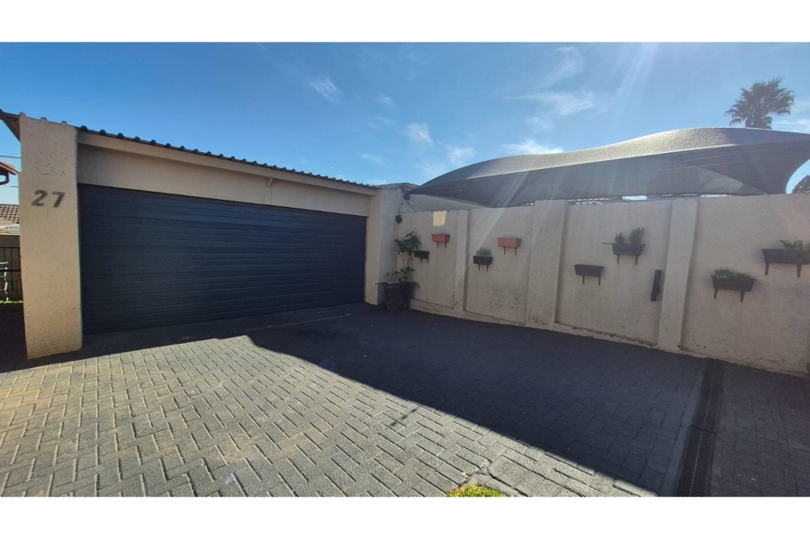 3 Bedroom Property for Sale in Noordheuwel Gauteng