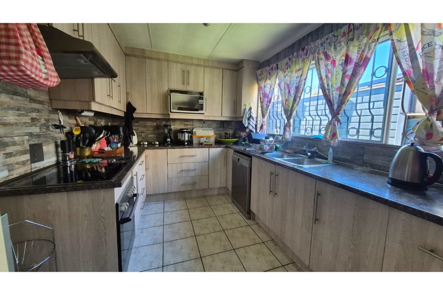 3 Bedroom Property for Sale in Noordheuwel Gauteng