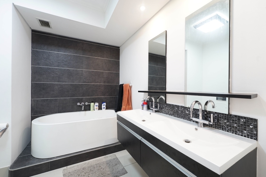 2 Bedroom Property for Sale in Morningside Gauteng