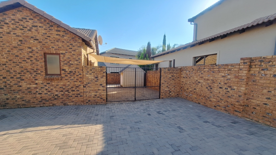 3 Bedroom Property for Sale in Thatchfield Estate Gauteng