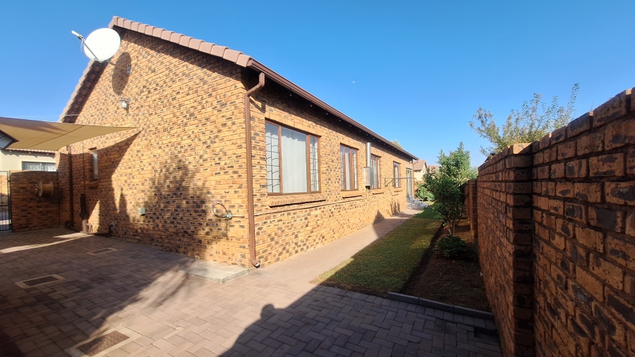 3 Bedroom Property for Sale in Thatchfield Estate Gauteng
