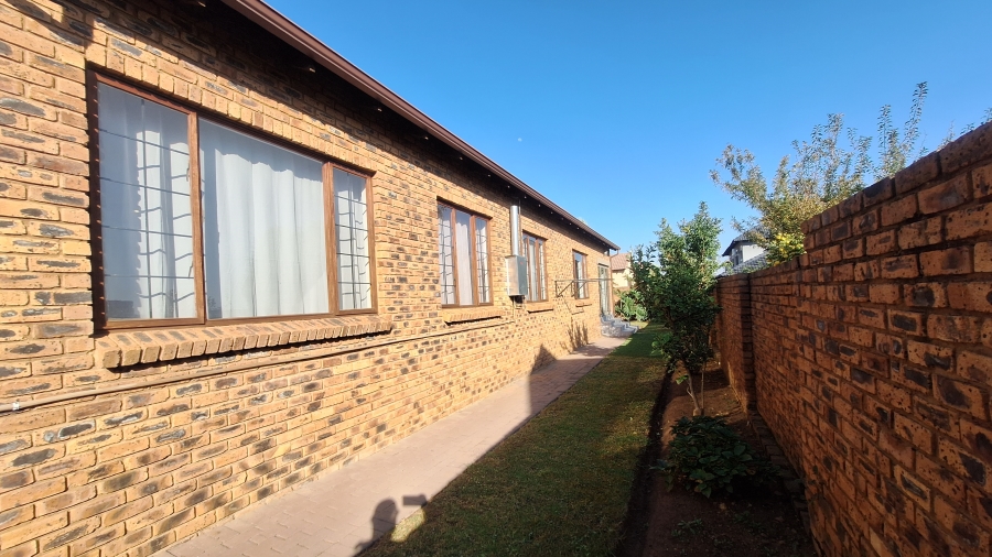 3 Bedroom Property for Sale in Thatchfield Estate Gauteng